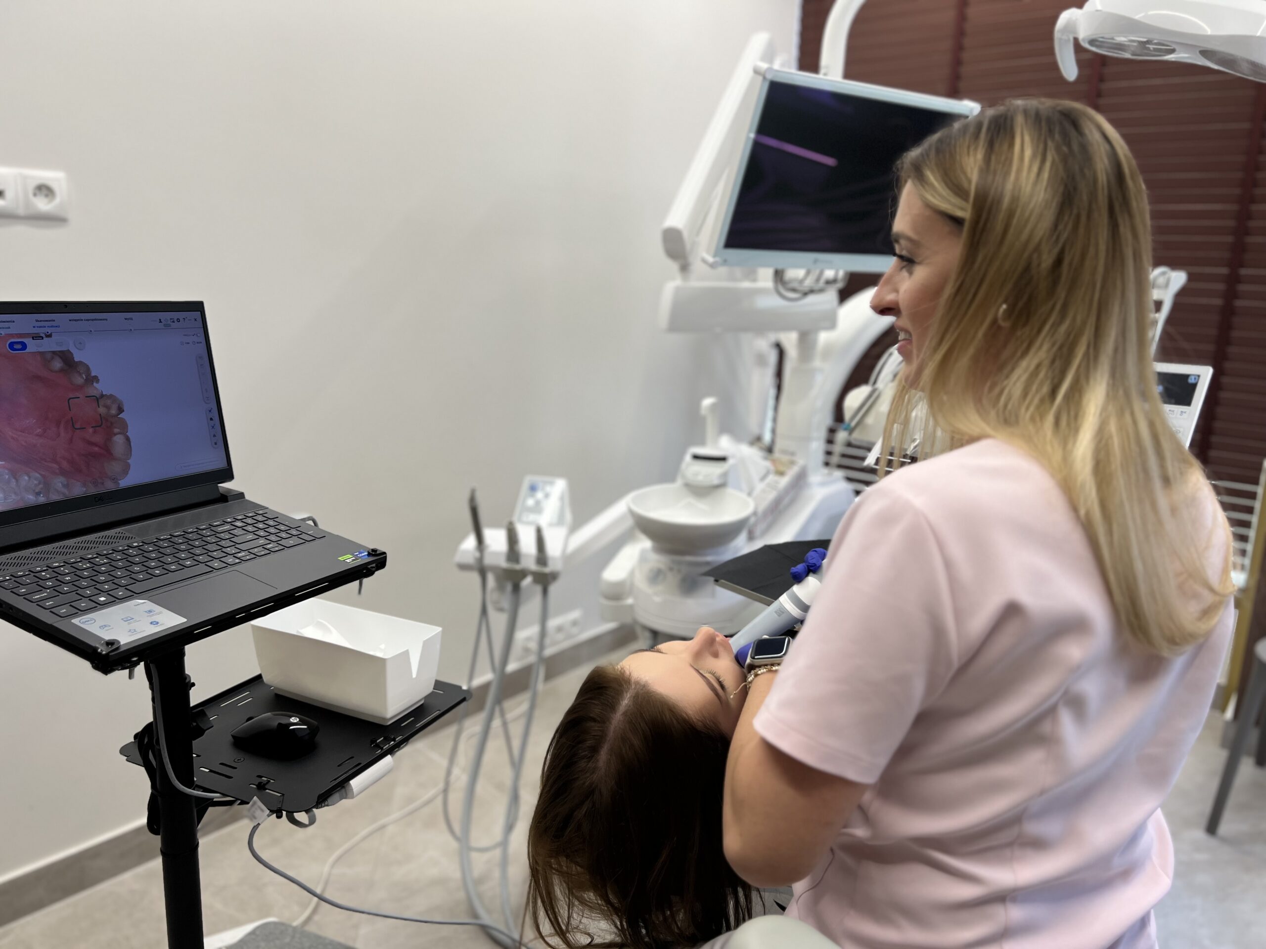 Cyfrowa rewolucja w ortodoncji – jak technologia zmienia naszą pracę i diagnozę